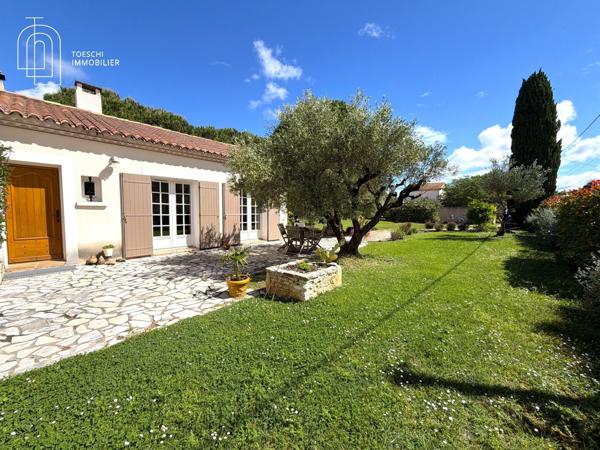 Belle propriété familiale avec piscine et jardin paysager