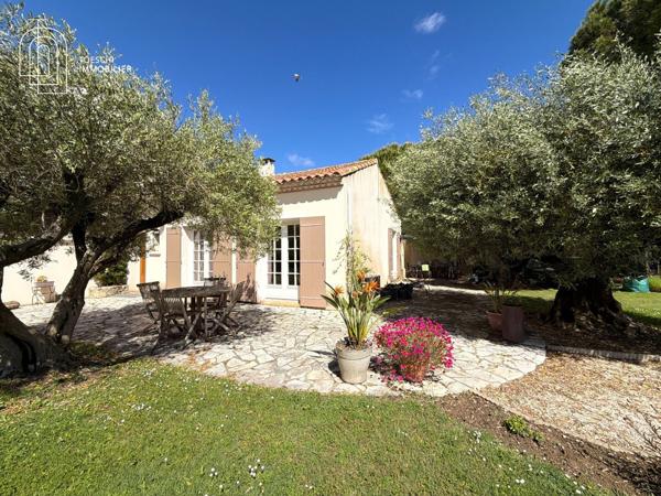 Belle propriété familiale avec piscine et jardin paysager