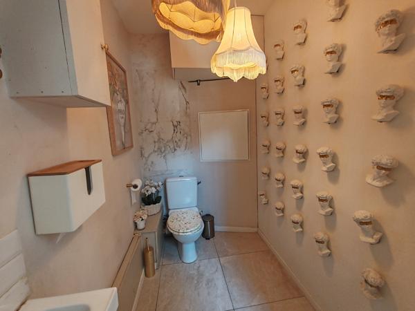 Fonds De Commerce - 90 m²