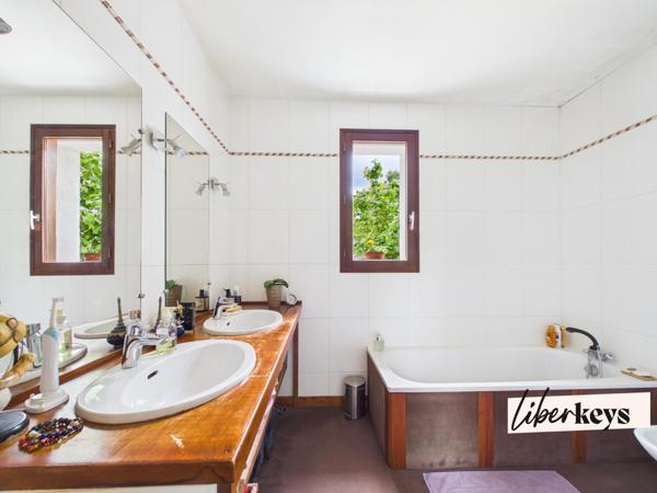 Maison de 137 m2 dans son écrin de verdure 