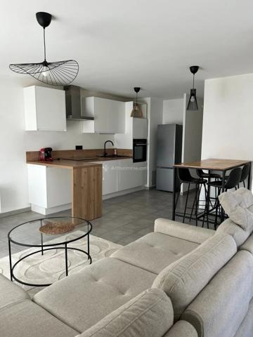 Location                                                      Appartement
                        
                     4 pièces                      70 m2                     à Villeurbanne