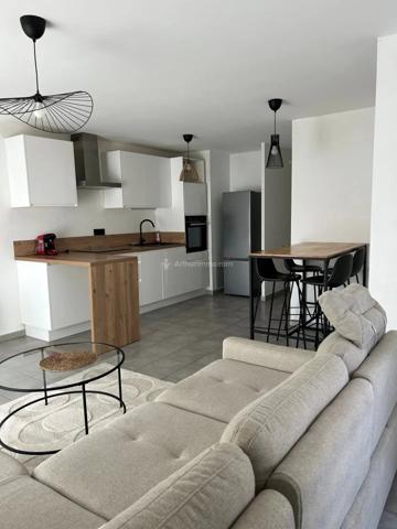 Location                                                      Appartement
                        
                     4 pièces                      70 m2                     à Villeurbanne