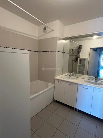 Location                                                      Appartement
                        
                     4 pièces                      70 m2                     à Villeurbanne