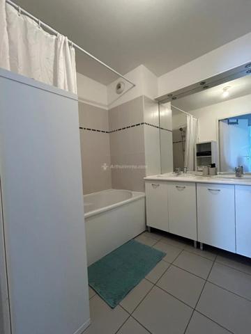 Location                                                      Appartement
                        
                     4 pièces                      70 m2                     à Villeurbanne