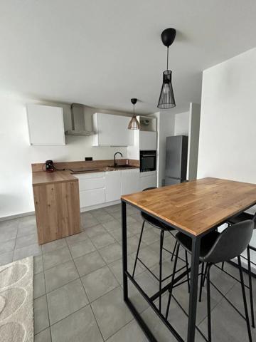 Location                                                      Appartement
                        
                     4 pièces                      70 m2                     à Villeurbanne