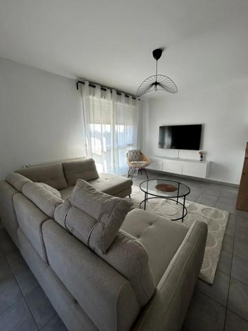 Location                                                      Appartement
                        
                     4 pièces                      70 m2                     à Villeurbanne