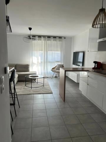 Location                                                      Appartement
                        
                     4 pièces                      70 m2                     à Villeurbanne