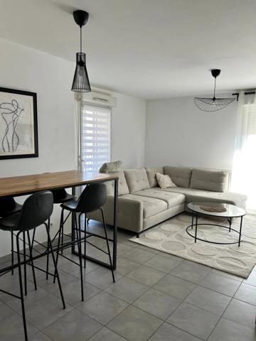 Location                                                      Appartement
                        
                     4 pièces                      70 m2                     à Villeurbanne