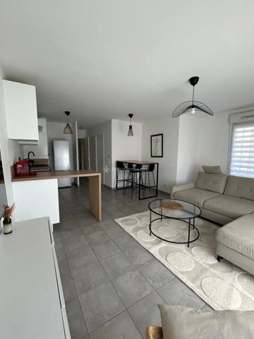 Location                                                      Appartement
                        
                     4 pièces                      70 m2                     à Villeurbanne