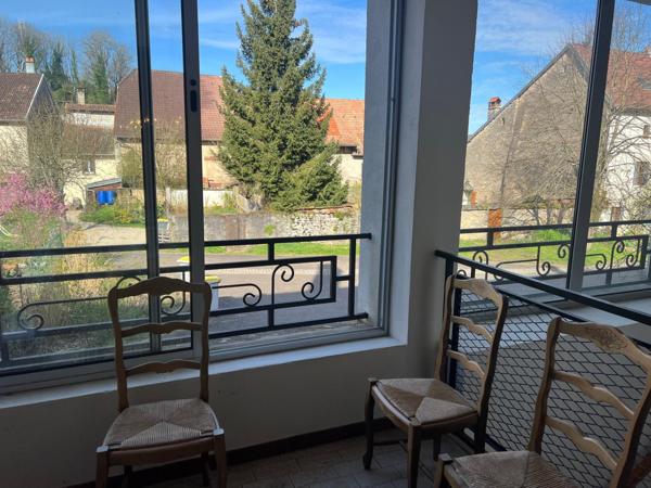 Maison de 112 m2, 3 chambres, garage et terrain.