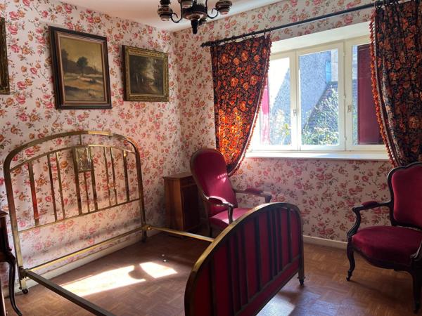 Maison de 112 m2, 3 chambres, garage et terrain.