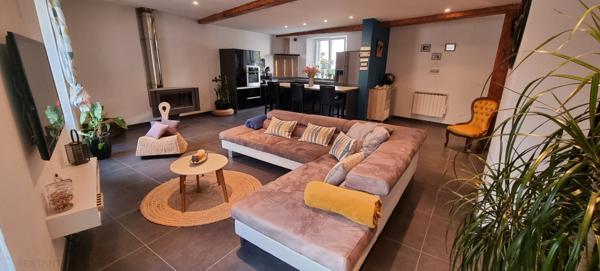 CHARMANTE MAISON DE VILLAGE ENTIEREMENT RENOVEE