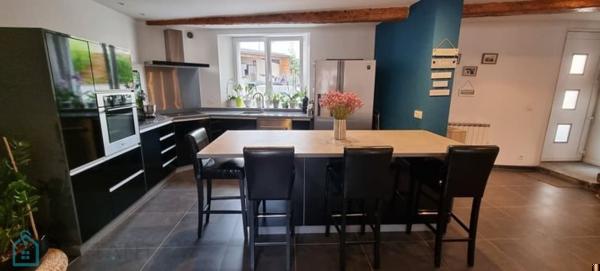 CHARMANTE MAISON DE VILLAGE ENTIEREMENT RENOVEE