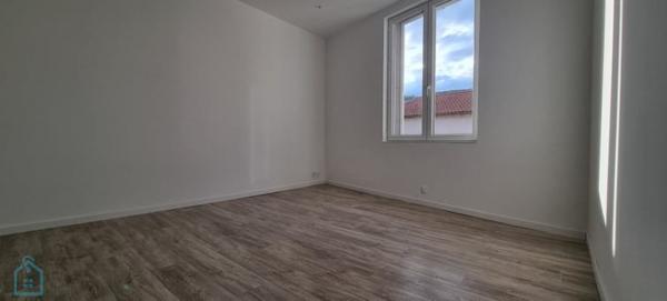 CHARMANTE MAISON DE VILLAGE ENTIEREMENT RENOVEE