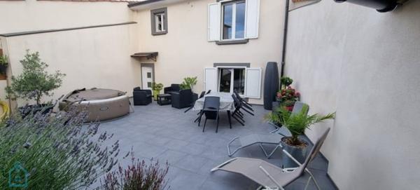 CHARMANTE MAISON DE VILLAGE ENTIEREMENT RENOVEE