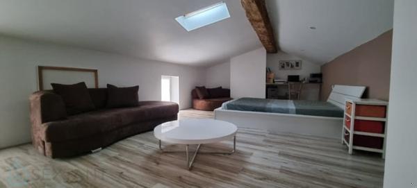 CHARMANTE MAISON DE VILLAGE ENTIEREMENT RENOVEE