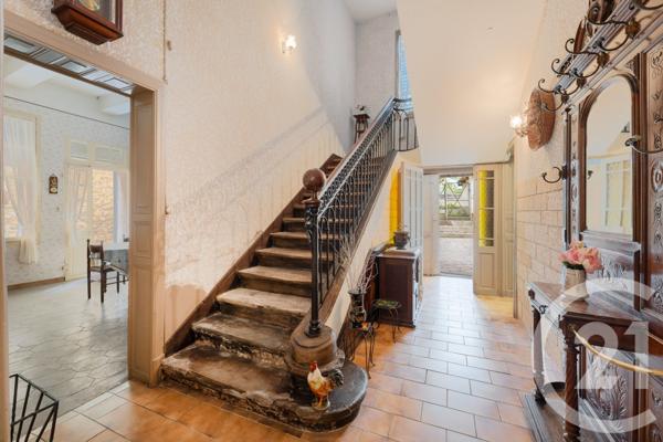 Maison à vendre  11 pièces - 250 m2 GALLARGUES LE MONTUEUX - 30