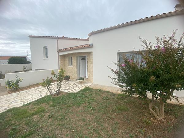 A VENDRE LA ROCHELLE MAISON FAMILIALE 171M2- 4 CHAMBRES- GARAGE DE 67M2-PISCINE , La rochelle