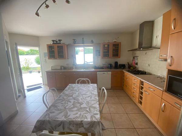 A VENDRE LA ROCHELLE MAISON FAMILIALE 171M2- 4 CHAMBRES- GARAGE DE 67M2-PISCINE , La rochelle