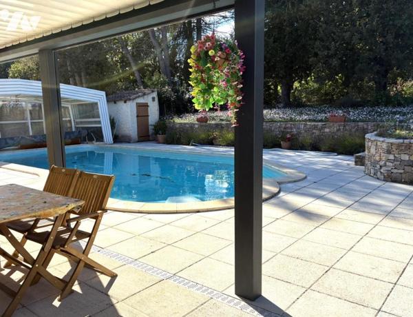 VILLA T5 AVEC PISCINE, CUISINE D'ETE, DOUBLE GARAGE, ABRI VOITURES ET CARPORT SAINT-MAXIMIN