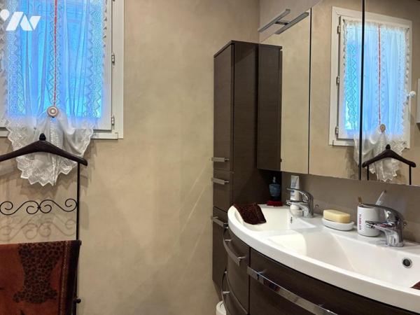 VILLA T5 AVEC PISCINE, CUISINE D'ETE, DOUBLE GARAGE, ABRI VOITURES ET CARPORT SAINT-MAXIMIN