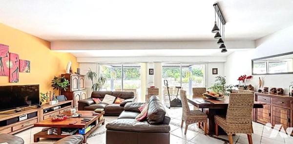 VILLA T5 AVEC PISCINE, CUISINE D'ETE, DOUBLE GARAGE, ABRI VOITURES ET CARPORT SAINT-MAXIMIN