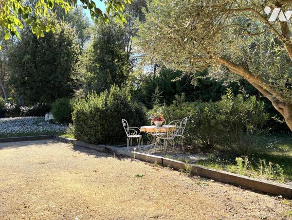 VILLA T5 AVEC PISCINE, CUISINE D'ETE, DOUBLE GARAGE, ABRI VOITURES ET CARPORT SAINT-MAXIMIN