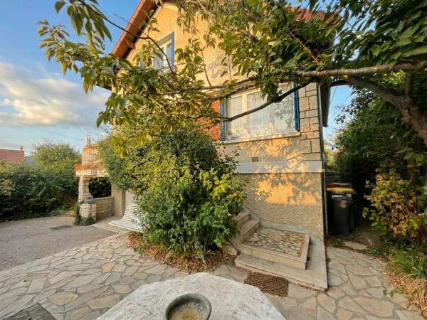 MAISON DE CARACTÈRE BAIGNÉE DE LUMIÈRE -VUE DÉGAGÉE ET CALME ABSOLU À MARCOUSSIS