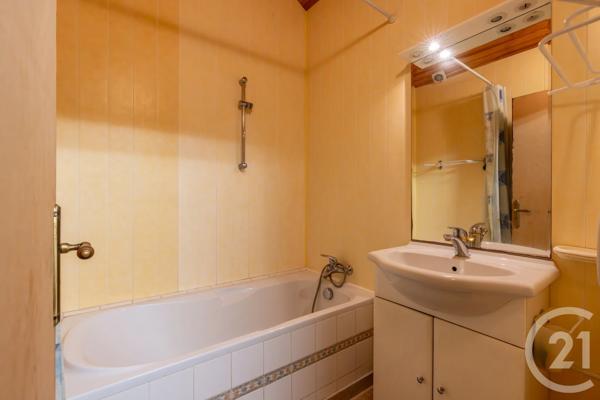 Maison à vendre  7 pièces - 119,25 m 2   VILLIERS SUR MARNE  - 94