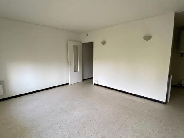 Location Studio 26 m² - 18 AVENUE JEAN PERRIN Bagnols-sur-ceze 30200