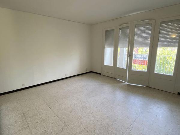 Location Studio 26 m² - 18 AVENUE JEAN PERRIN Bagnols-sur-ceze 30200