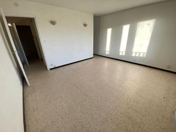 Location Studio 26 m² - 18 AVENUE JEAN PERRIN Bagnols-sur-ceze 30200