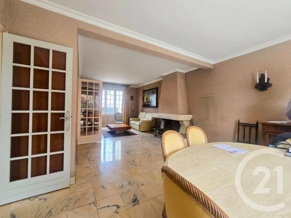 Maison à vendre  8 pièces - 213,37 m 2   ST MAUR DES FOSSES  - 94