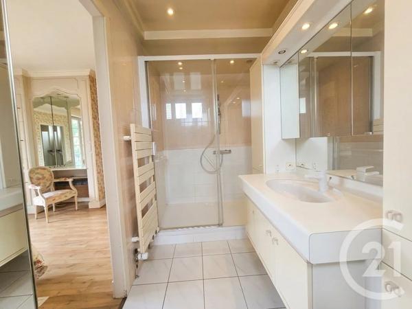 Maison à vendre  8 pièces - 213,37 m 2   ST MAUR DES FOSSES  - 94