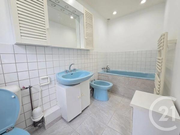Maison à vendre  8 pièces - 213,37 m 2   ST MAUR DES FOSSES  - 94