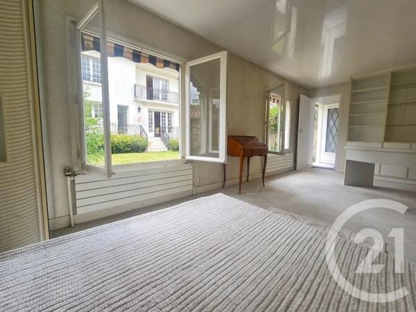 Maison à vendre  8 pièces - 213,37 m 2   ST MAUR DES FOSSES  - 94