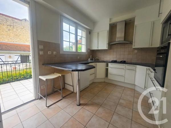 Maison à vendre  8 pièces - 213,37 m 2   ST MAUR DES FOSSES  - 94