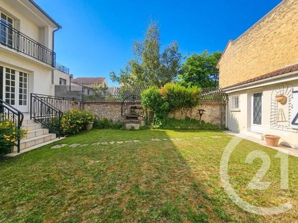 Maison à vendre  8 pièces - 213,37 m 2   ST MAUR DES FOSSES  - 94