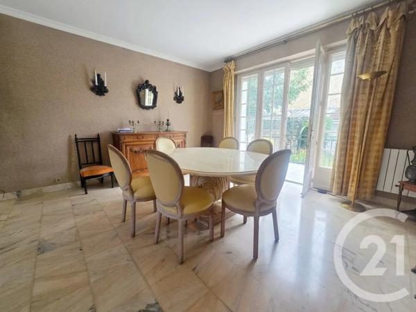 Maison à vendre  8 pièces - 213,37 m 2   ST MAUR DES FOSSES  - 94