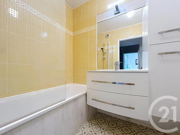 Appartement F2 à vendre  2 pièces - 42,97 m 2   MONTMAGNY  - 95