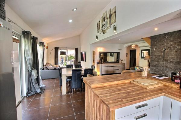 CABESTANY VILLA CONTEMPORAINE DE 137 M² SUR TERRAIN 3 FACES DE 390 M²