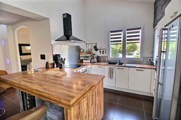 CABESTANY VILLA CONTEMPORAINE DE 137 M² SUR TERRAIN 3 FACES DE 390 M²