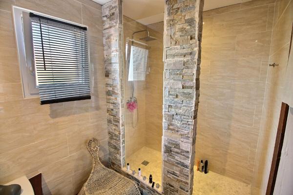 CABESTANY VILLA CONTEMPORAINE DE 137 M² SUR TERRAIN 3 FACES DE 390 M²