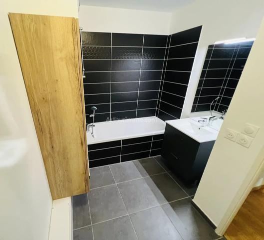 Vente                                                      Appartement
                        
                     2 pièces                      45 m2                     à Roubaix