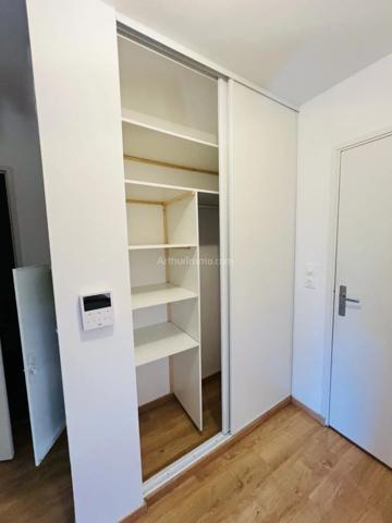 Vente                                                      Appartement
                        
                     2 pièces                      45 m2                     à Roubaix