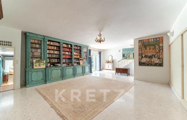 PROPRIÉTÉ D’ARCHITECTE ANNÉES 1950 AVEC VUE EXCEPTIONNELLE SUR LA TOUR MAGNE