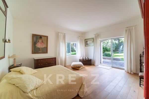 PROPRIÉTÉ D’ARCHITECTE ANNÉES 1950 AVEC VUE EXCEPTIONNELLE SUR LA TOUR MAGNE