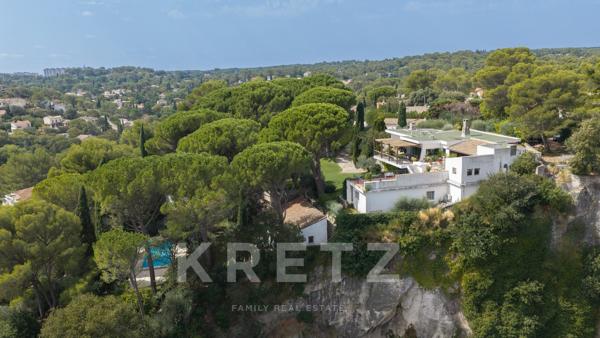 PROPRIÉTÉ D’ARCHITECTE ANNÉES 1950 AVEC VUE EXCEPTIONNELLE SUR LA TOUR MAGNE