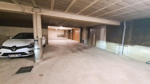 Parking
        
        - 13 m² Exclusivité 25 500 € *