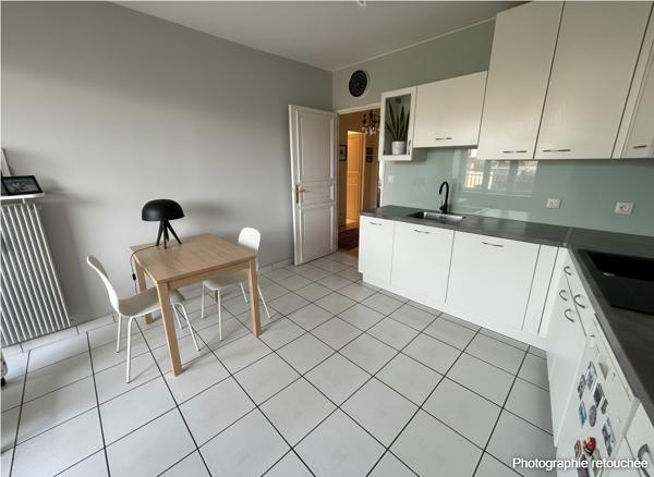 À vendre : Appartement T2 avec terrasse et vue dégagée à Écully